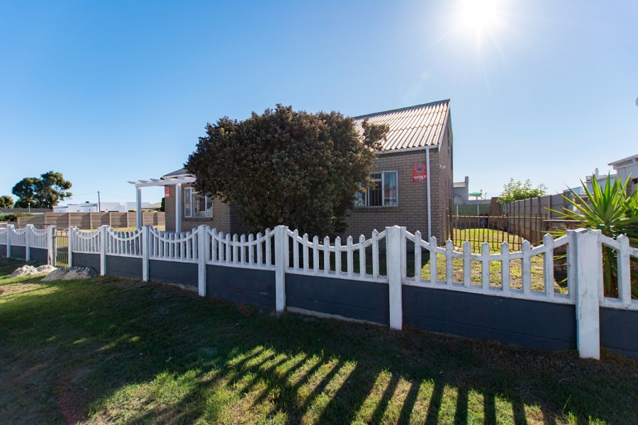 4 Bedroom Property for Sale in Middedorp Western Cape